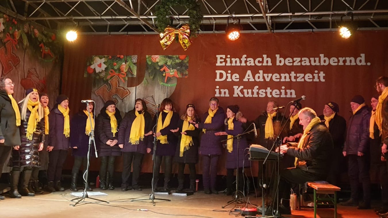 Weihnachtsmarkt Stadtpark Kufstein mit dem Gospelchor Wildschönau